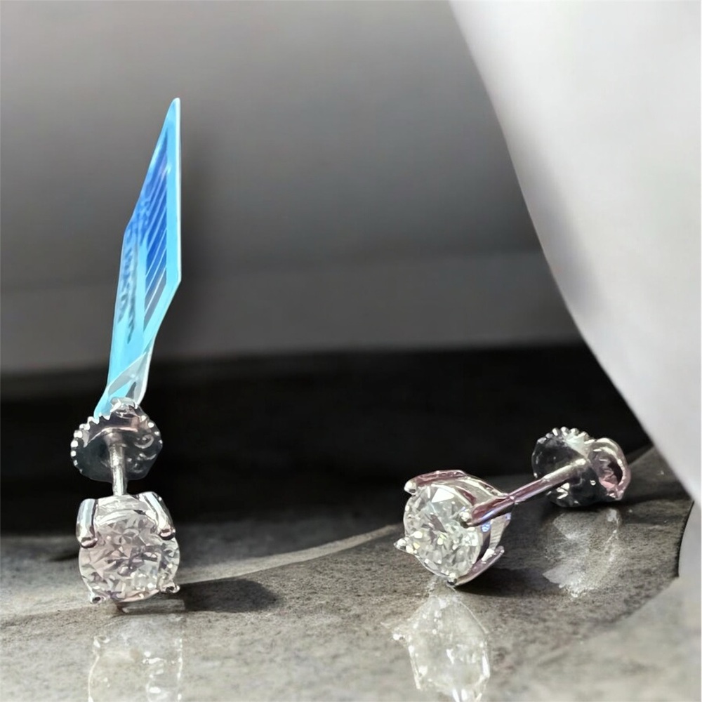 0.75 CTW Moissonite Earrings